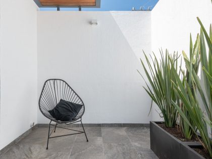 A Modern Home Features Stone, Wood, Glass and Steel in Aguascalientes, Mexico by Luis Magdaleno Veloz (21)