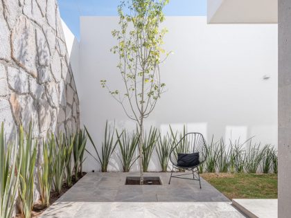 A Modern Home Features Stone, Wood, Glass and Steel in Aguascalientes, Mexico by Luis Magdaleno Veloz (24)