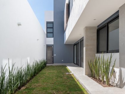 A Modern Home Features Stone, Wood, Glass and Steel in Aguascalientes, Mexico by Luis Magdaleno Veloz (27)