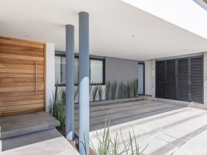 A Modern Home Features Stone, Wood, Glass and Steel in Aguascalientes, Mexico by Luis Magdaleno Veloz (28)