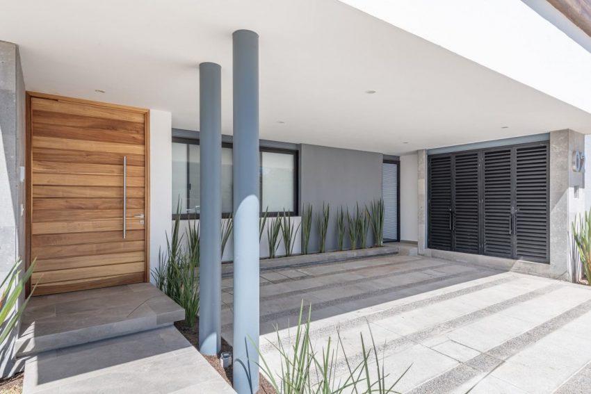 A Modern Home Features Stone, Wood, Glass and Steel in Aguascalientes, Mexico by Luis Magdaleno Veloz (28)