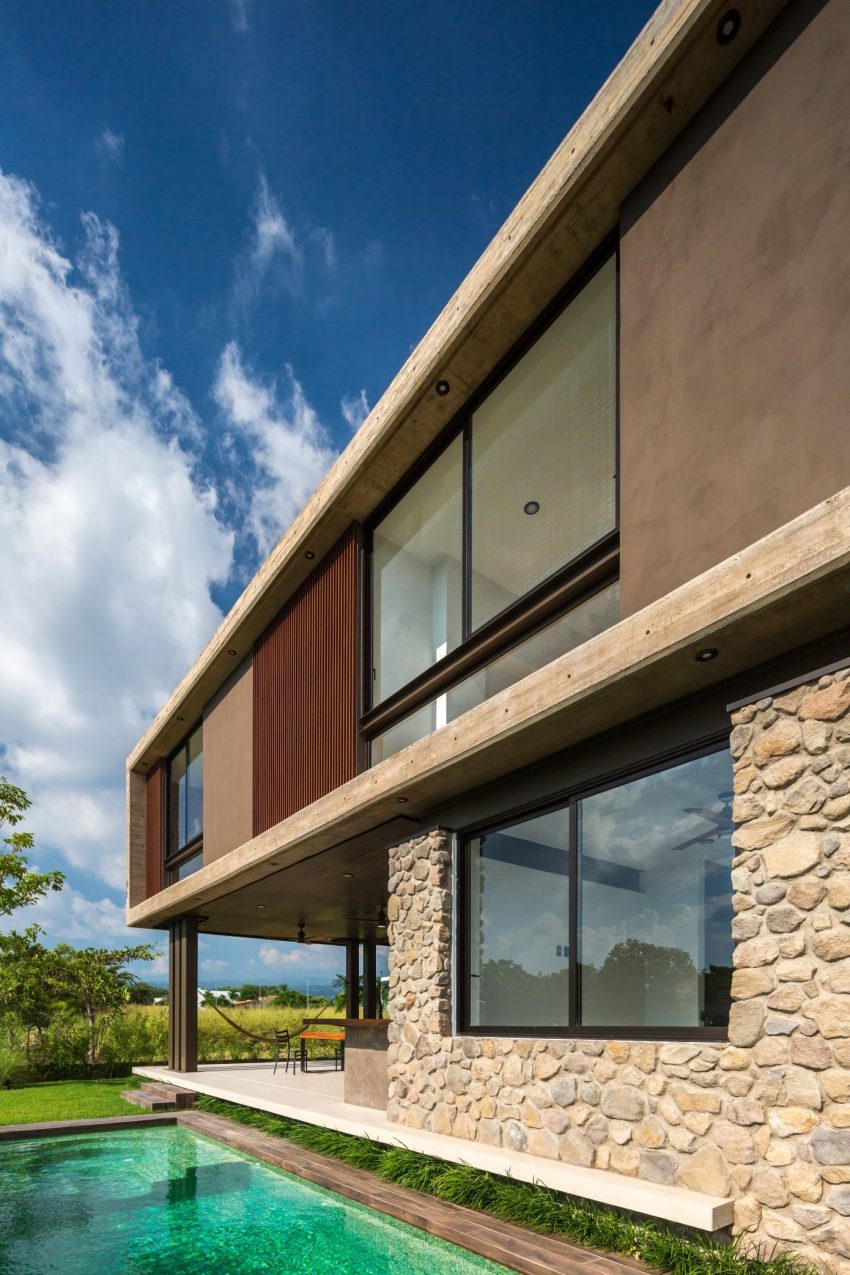 A Modern House of Concrete, Stone, Steel Beams, Glass and Wood in Colima, Mexico by Di Frenna Arquitectos (13)