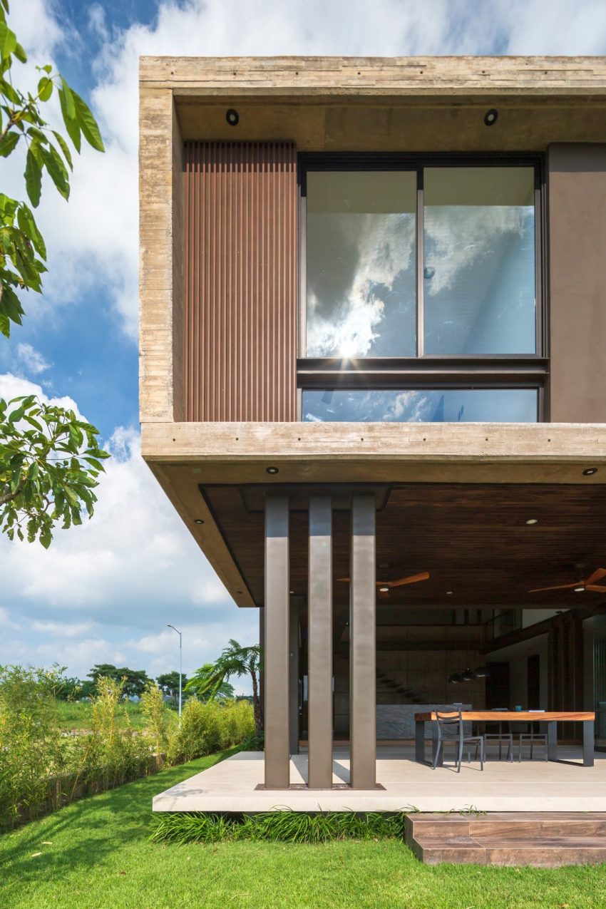 A Modern House of Concrete, Stone, Steel Beams, Glass and Wood in Colima, Mexico by Di Frenna Arquitectos (14)