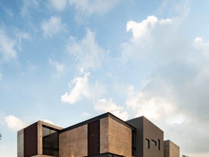 A Modern House of Concrete, Stone, Steel Beams, Glass and Wood in Colima, Mexico by Di Frenna Arquitectos (16)