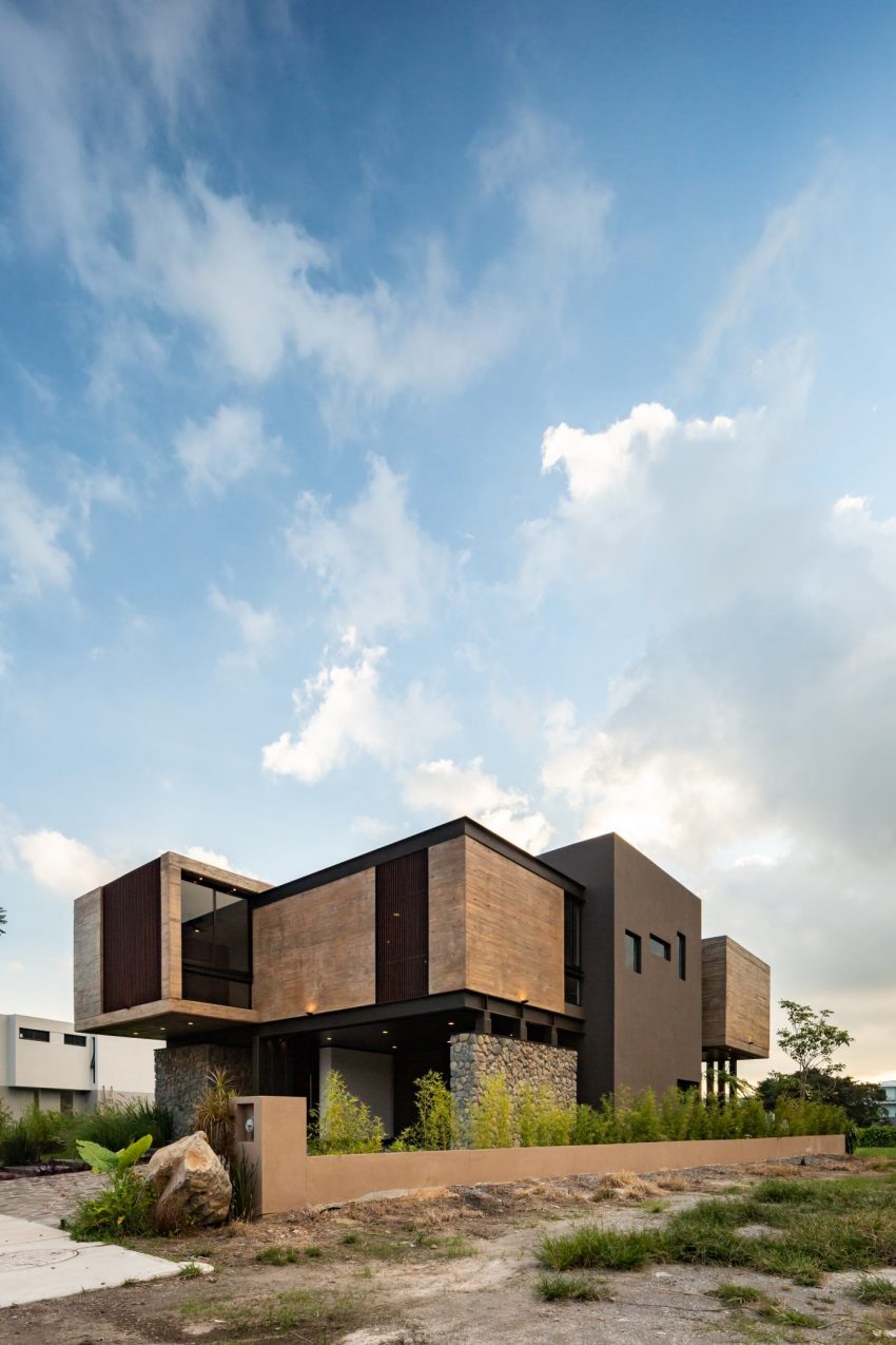 A Modern House of Concrete, Stone, Steel Beams, Glass and Wood in Colima, Mexico by Di Frenna Arquitectos (16)