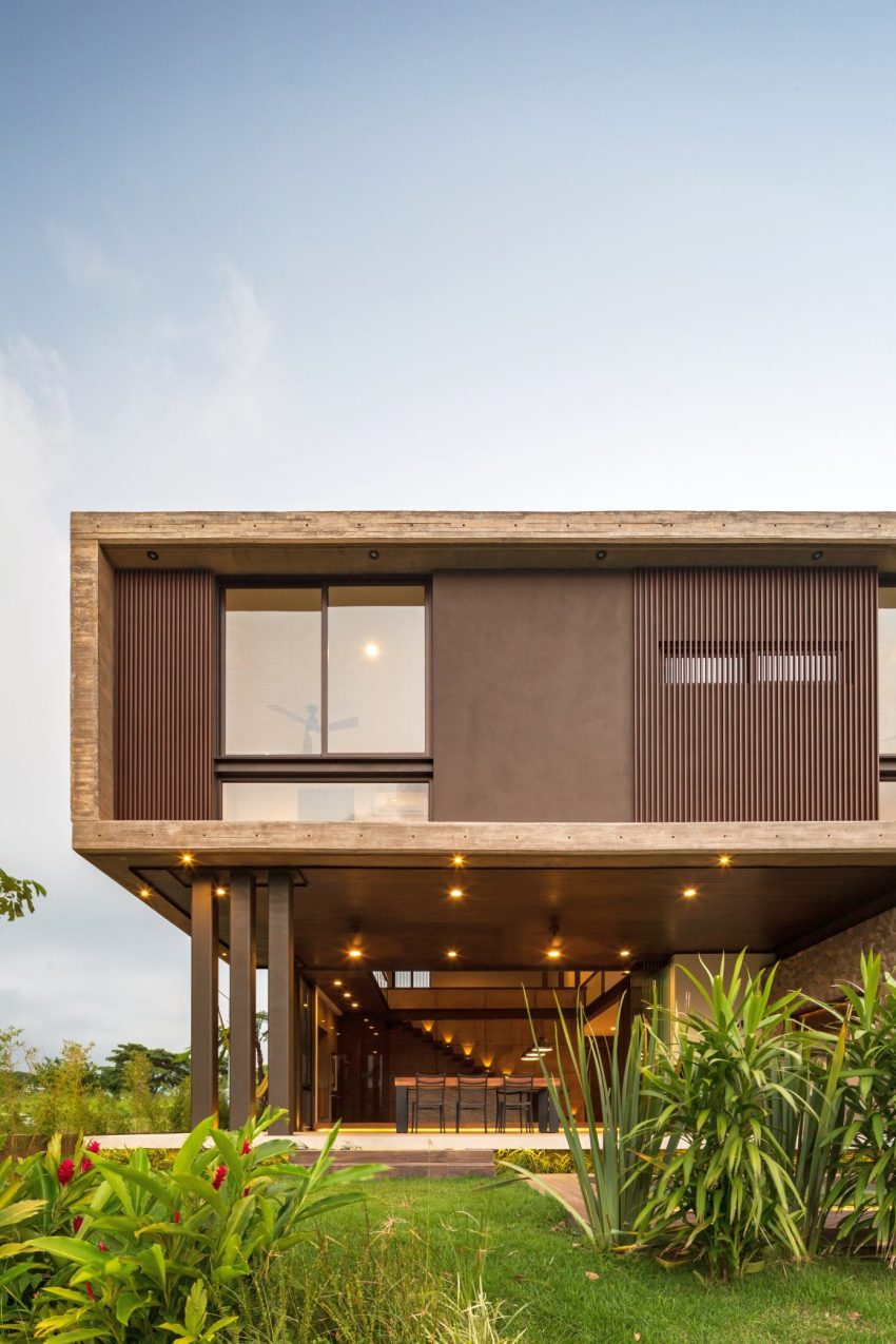 A Modern House of Concrete, Stone, Steel Beams, Glass and Wood in Colima, Mexico by Di Frenna Arquitectos (17)