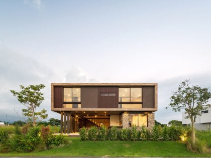 A Modern House of Concrete, Stone, Steel Beams, Glass and Wood in Colima, Mexico by Di Frenna Arquitectos (19)