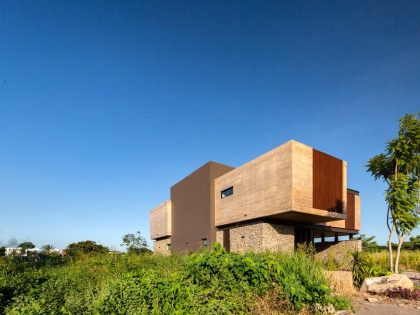 A Modern House of Concrete, Stone, Steel Beams, Glass and Wood in Colima, Mexico by Di Frenna Arquitectos (2)