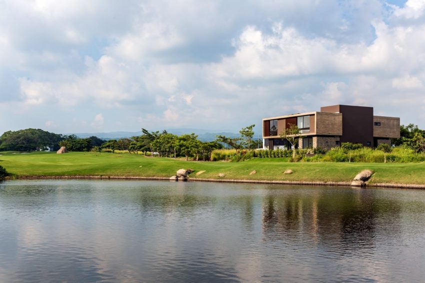 A Modern House of Concrete, Stone, Steel Beams, Glass and Wood in Colima, Mexico by Di Frenna Arquitectos (21)