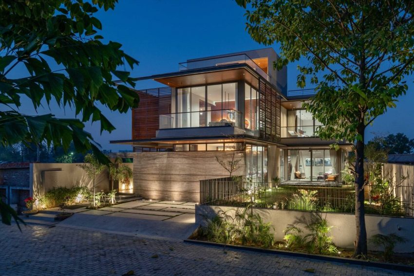 A Modern Three-Story Concrete House with a Stunning Staircase in Ahmedabad, India by Inclined Studio (22)