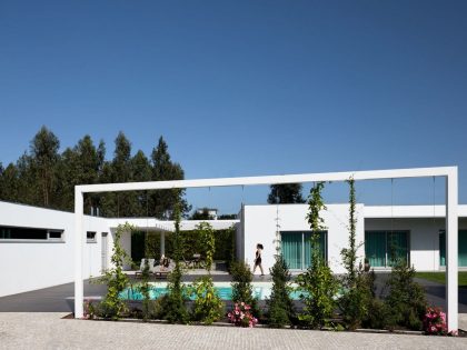 A Sober and Elegant Home with Simple and Continuous Lines in Aveiro, Portugal