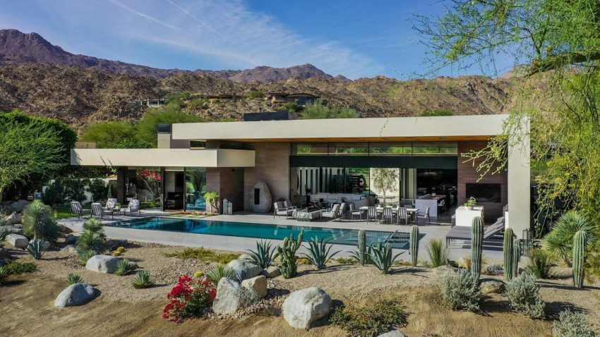 A Sophisticated Modern Desert Home with Mountain and Water Views in Palm Desert, California by Whipple Russell Architects (1)