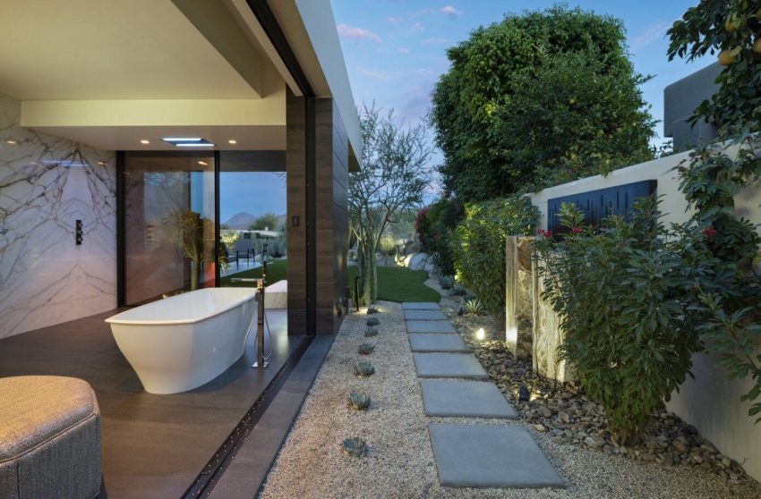 A Sophisticated Modern Desert Home with Mountain and Water Views in Palm Desert, California by Whipple Russell Architects (22)