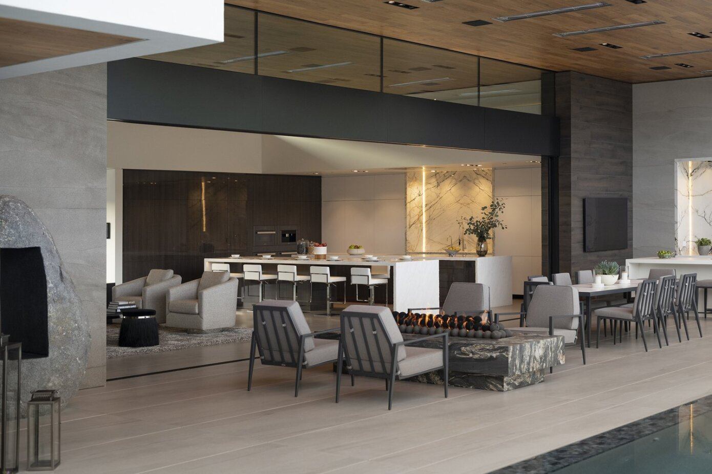 A Sophisticated Modern Desert Home with Mountain and Water Views in Palm Desert, California by Whipple Russell Architects (23)