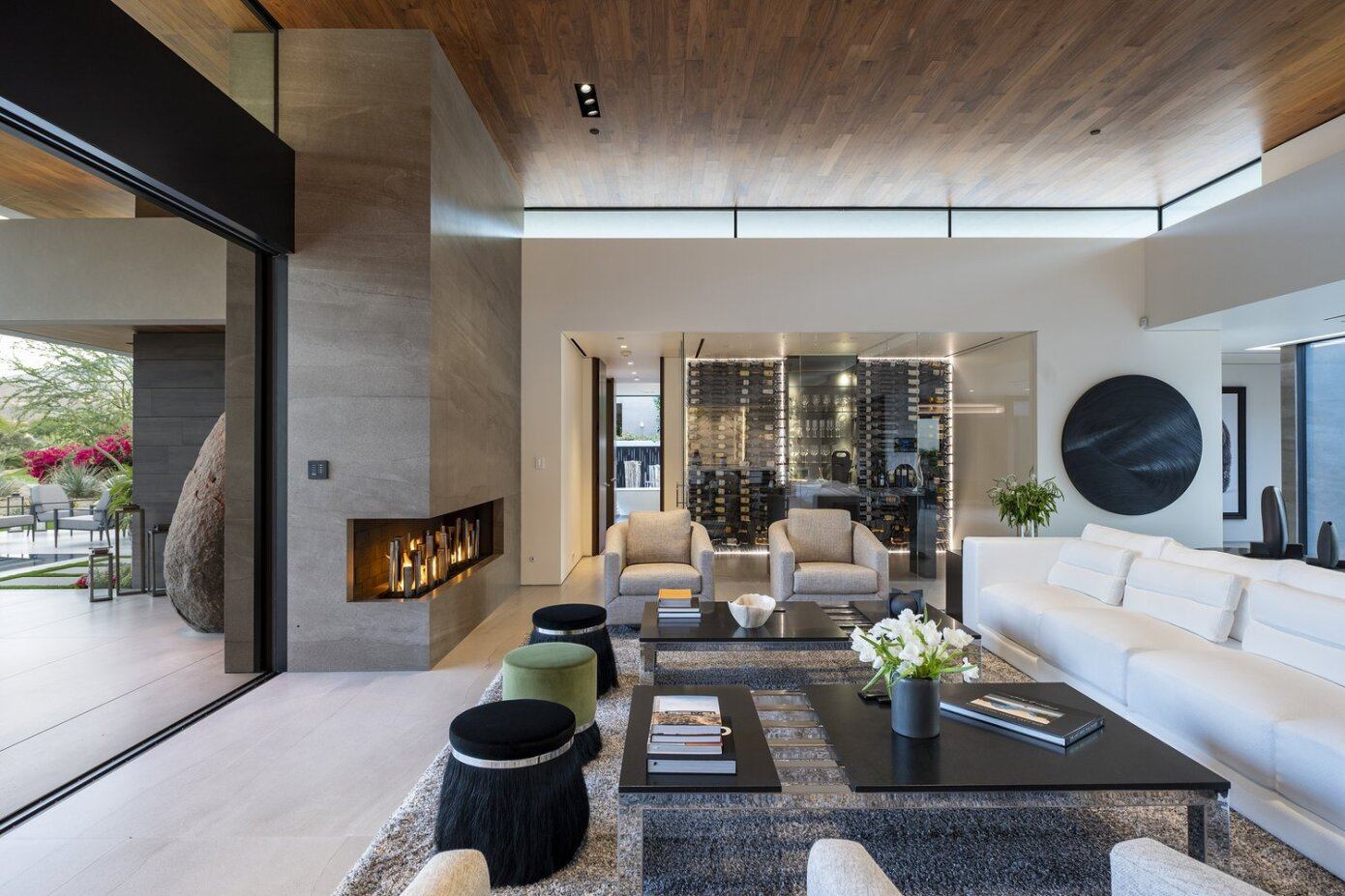 A Sophisticated Modern Desert Home with Mountain and Water Views in Palm Desert, California by Whipple Russell Architects (3)