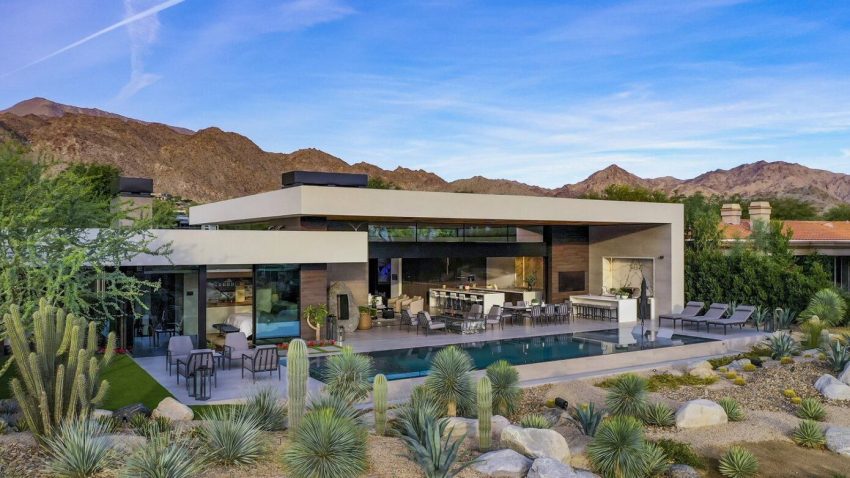 A Sophisticated Modern Desert Home with Mountain and Water Views in Palm Desert, California by Whipple Russell Architects (30)