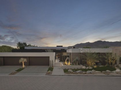A Sophisticated Modern Desert Home with Mountain and Water Views in Palm Desert, California by Whipple Russell Architects (35)