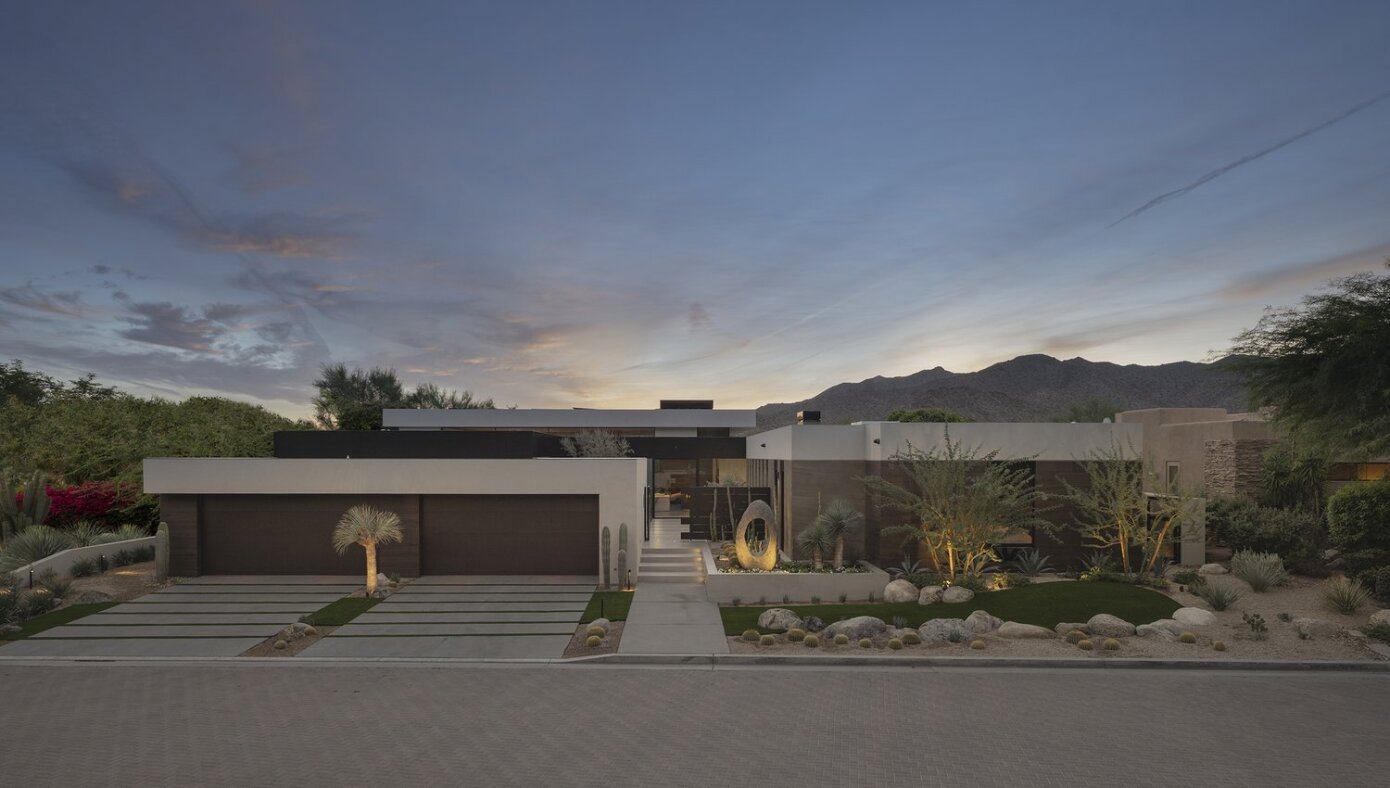 A Sophisticated Modern Desert Home with Mountain and Water Views in Palm Desert, California by Whipple Russell Architects (35)