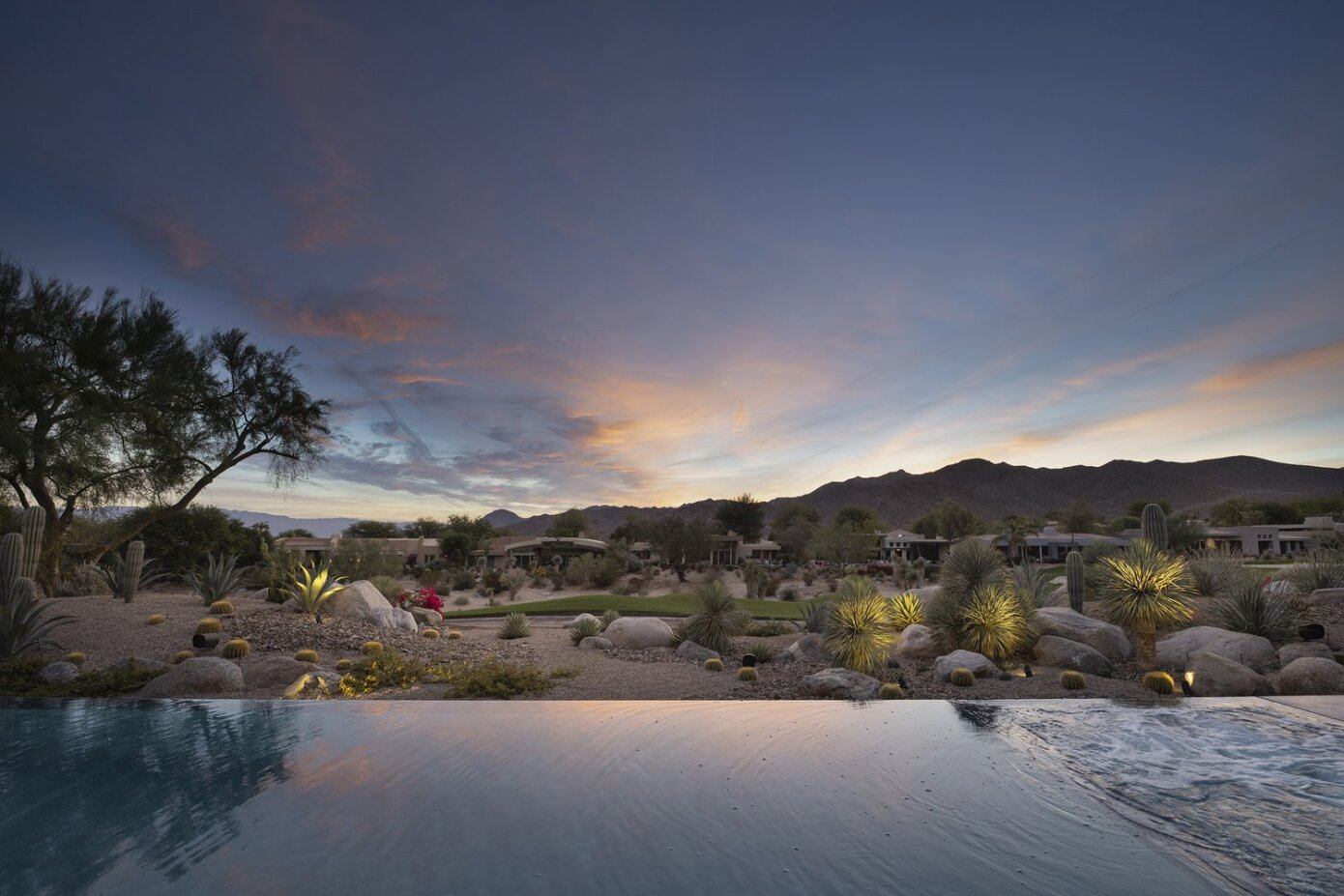 A Sophisticated Modern Desert Home with Mountain and Water Views in Palm Desert, California by Whipple Russell Architects (36)