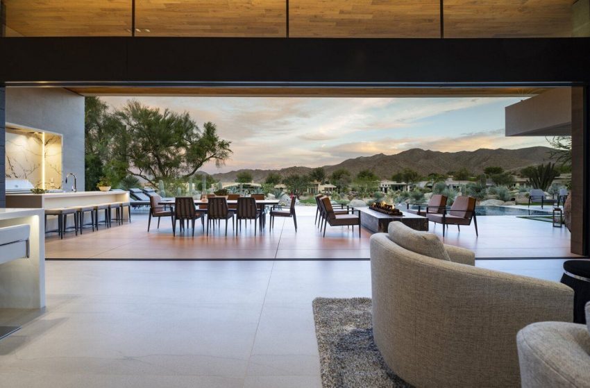 A Sophisticated Modern Desert Home with Mountain and Water Views in Palm Desert, California by Whipple Russell Architects (5)