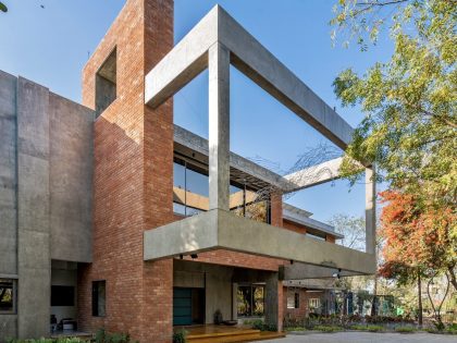 A Spacious Modern Brick Home with a Bright and Elegant Interior in Ahmedabad, India