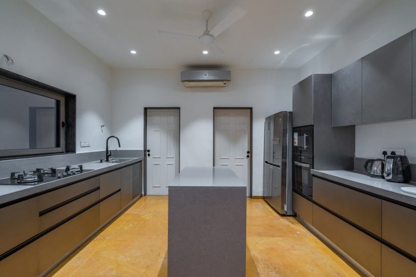 A Spacious Modern Brick Home with a Bright and Elegant Interior in Ahmedabad, India by Vihar Fadia Architects (10)
