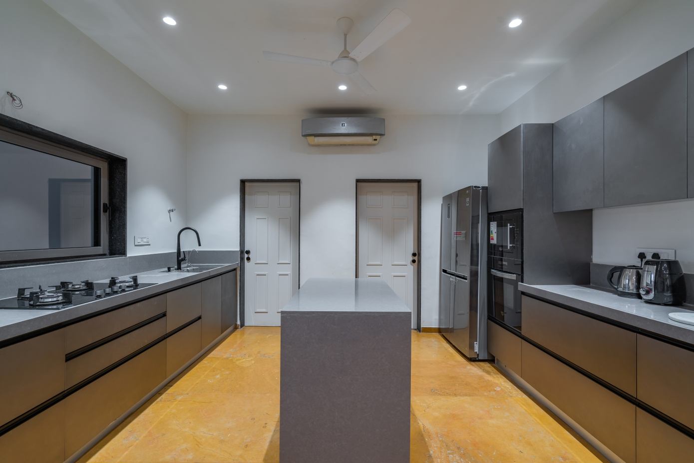 A Spacious Modern Brick Home with a Bright and Elegant Interior in Ahmedabad, India by Vihar Fadia Architects (10)