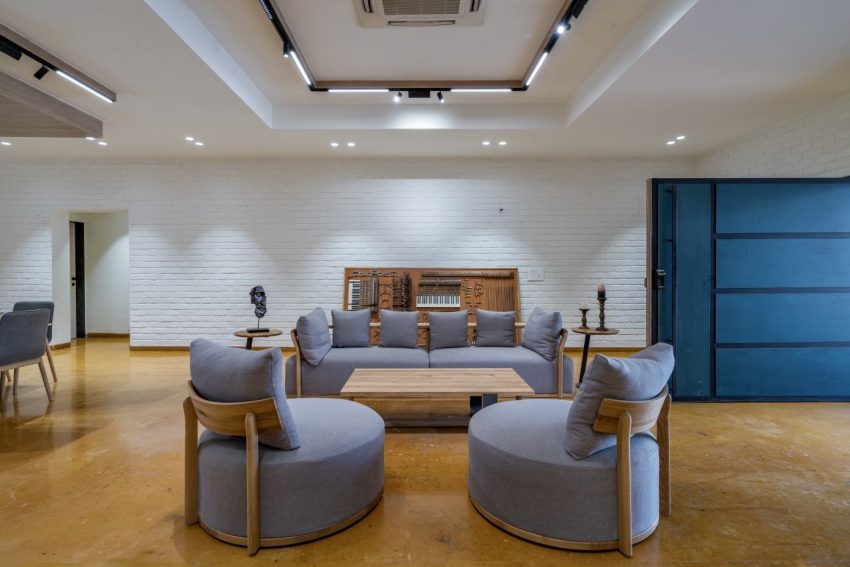 A Spacious Modern Brick Home with a Bright and Elegant Interior in Ahmedabad, India by Vihar Fadia Architects (11)
