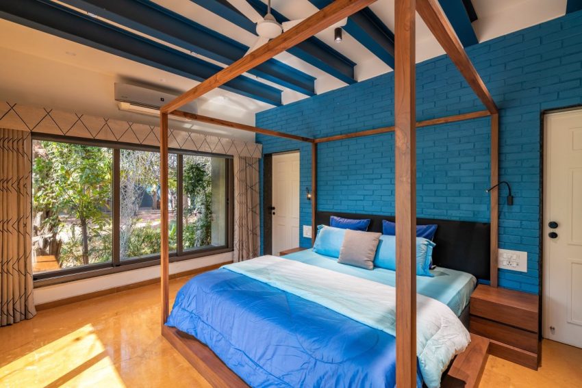 A Spacious Modern Brick Home with a Bright and Elegant Interior in Ahmedabad, India by Vihar Fadia Architects (12)