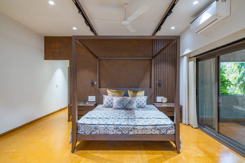 A Spacious Modern Brick Home with a Bright and Elegant Interior in Ahmedabad, India by Vihar Fadia Architects (14)