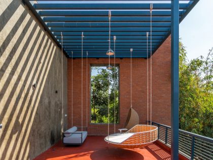 A Spacious Modern Brick Home with a Bright and Elegant Interior in Ahmedabad, India by Vihar Fadia Architects (16)