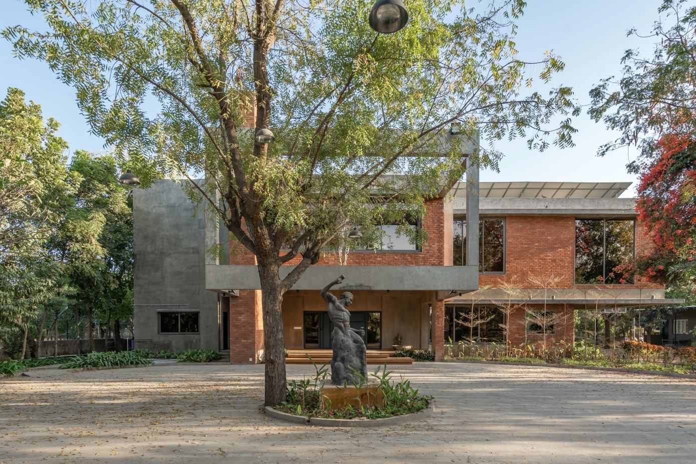A Spacious Modern Brick Home with a Bright and Elegant Interior in Ahmedabad, India by Vihar Fadia Architects (23)