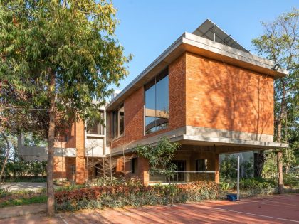 A Spacious Modern Brick Home with a Bright and Elegant Interior in Ahmedabad, India by Vihar Fadia Architects (24)