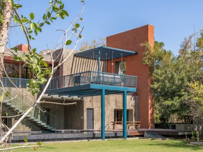 A Spacious Modern Brick Home with a Bright and Elegant Interior in Ahmedabad, India by Vihar Fadia Architects (25)