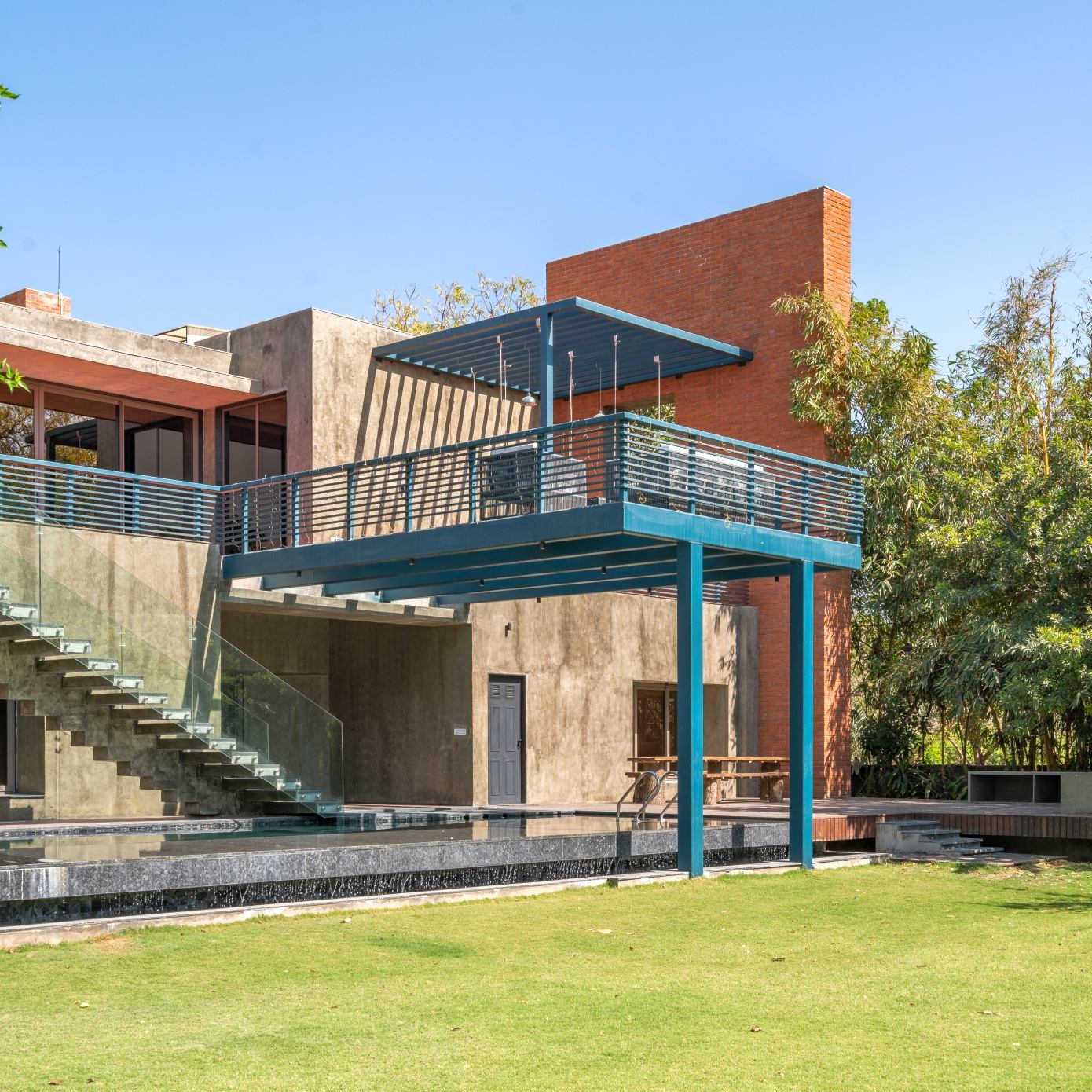 A Spacious Modern Brick Home with a Bright and Elegant Interior in Ahmedabad, India by Vihar Fadia Architects (26)