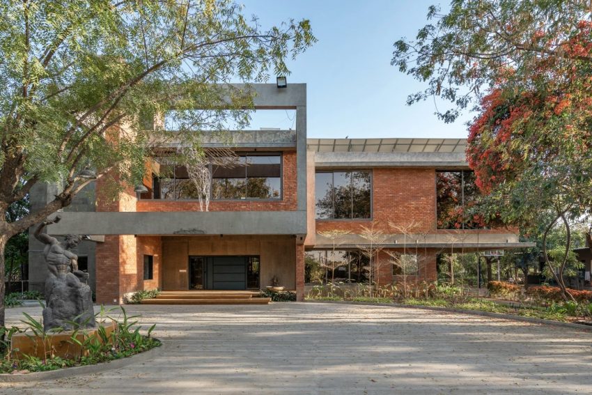 A Spacious Modern Brick Home with a Bright and Elegant Interior in Ahmedabad, India by Vihar Fadia Architects (3)