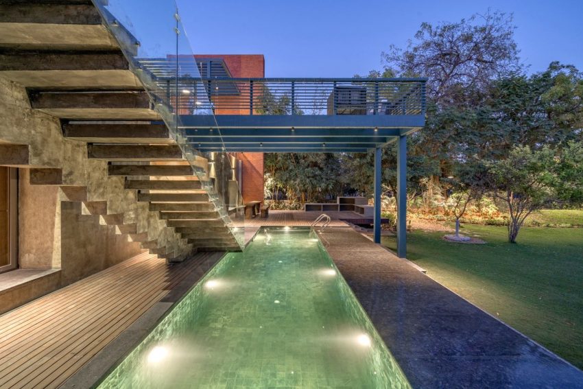 A Spacious Modern Brick Home with a Bright and Elegant Interior in Ahmedabad, India by Vihar Fadia Architects (30)