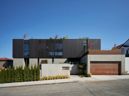 A Spectacular Cedar-Clad Home with Unparalleled Views in Seattle, Washington by GO’C (1)