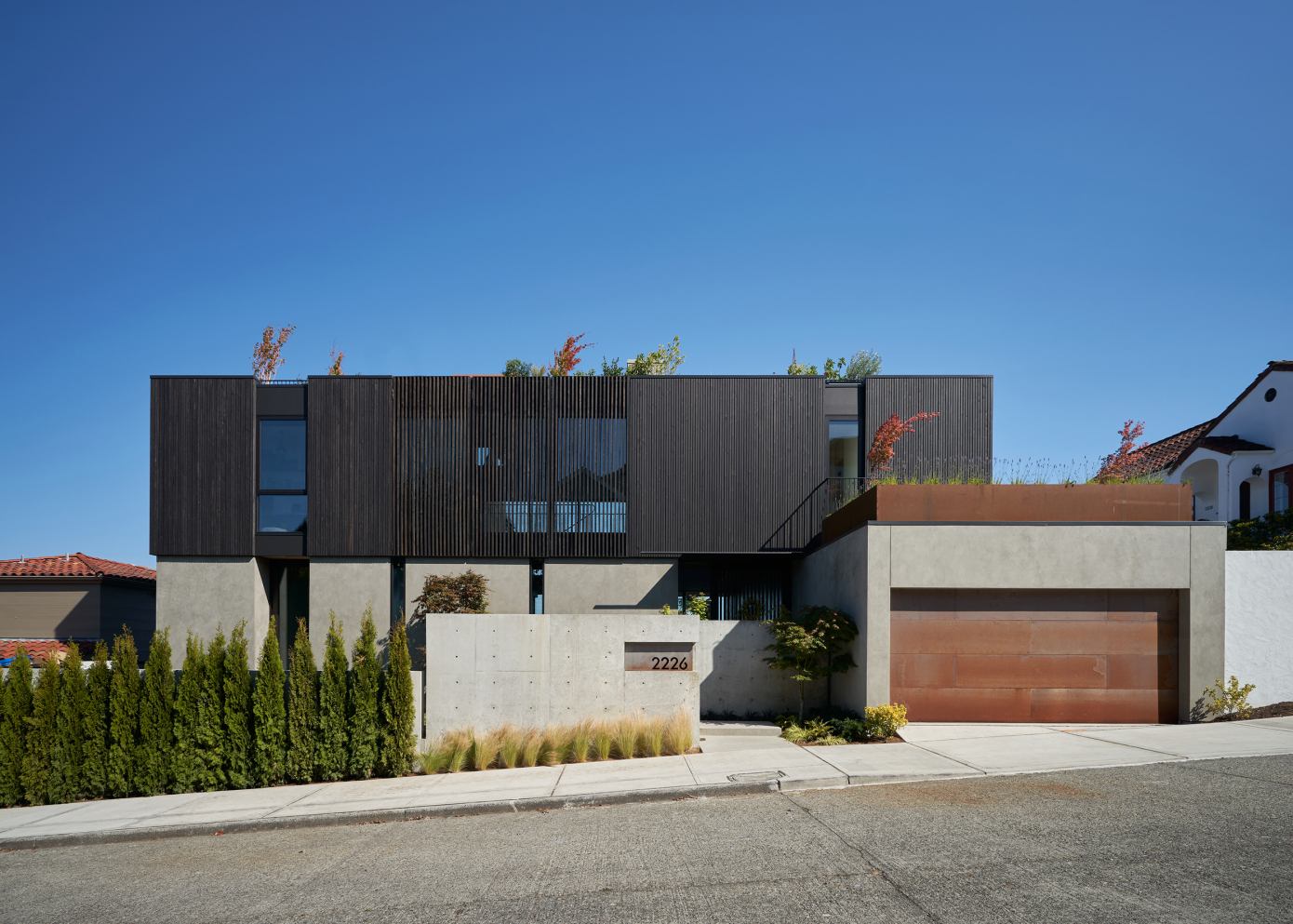 A Spectacular Cedar-Clad Home with Unparalleled Views in Seattle, Washington by GO’C (1)