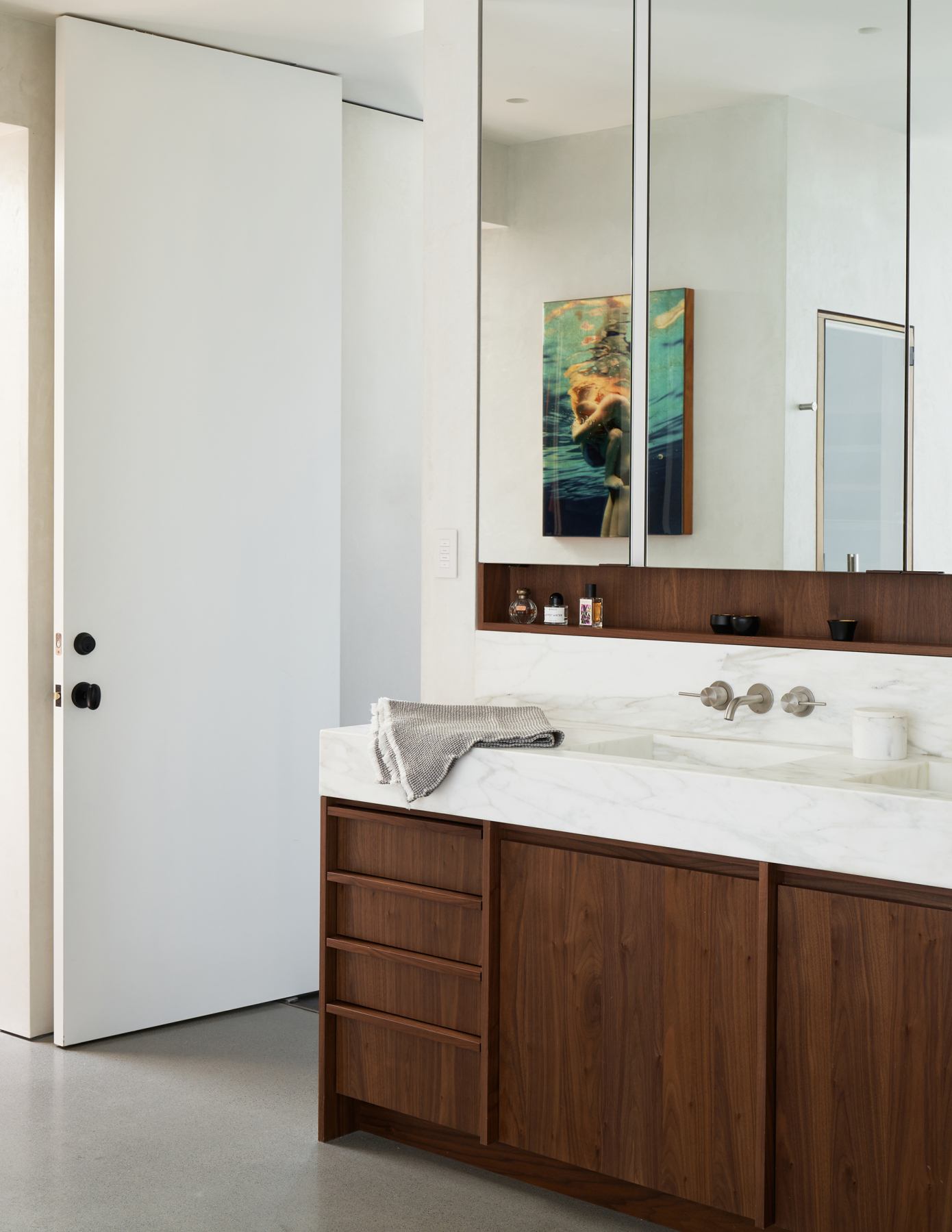 A Spectacular Cedar-Clad Home with Unparalleled Views in Seattle, Washington by GO’C (21)