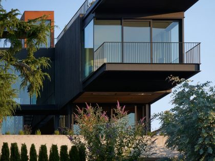 A Spectacular Cedar-Clad Home with Unparalleled Views in Seattle, Washington by GO’C (27)