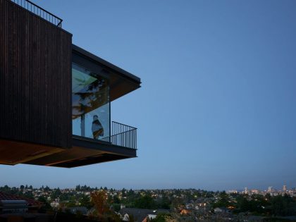 A Spectacular Cedar-Clad Home with Unparalleled Views in Seattle, Washington by GO’C (28)