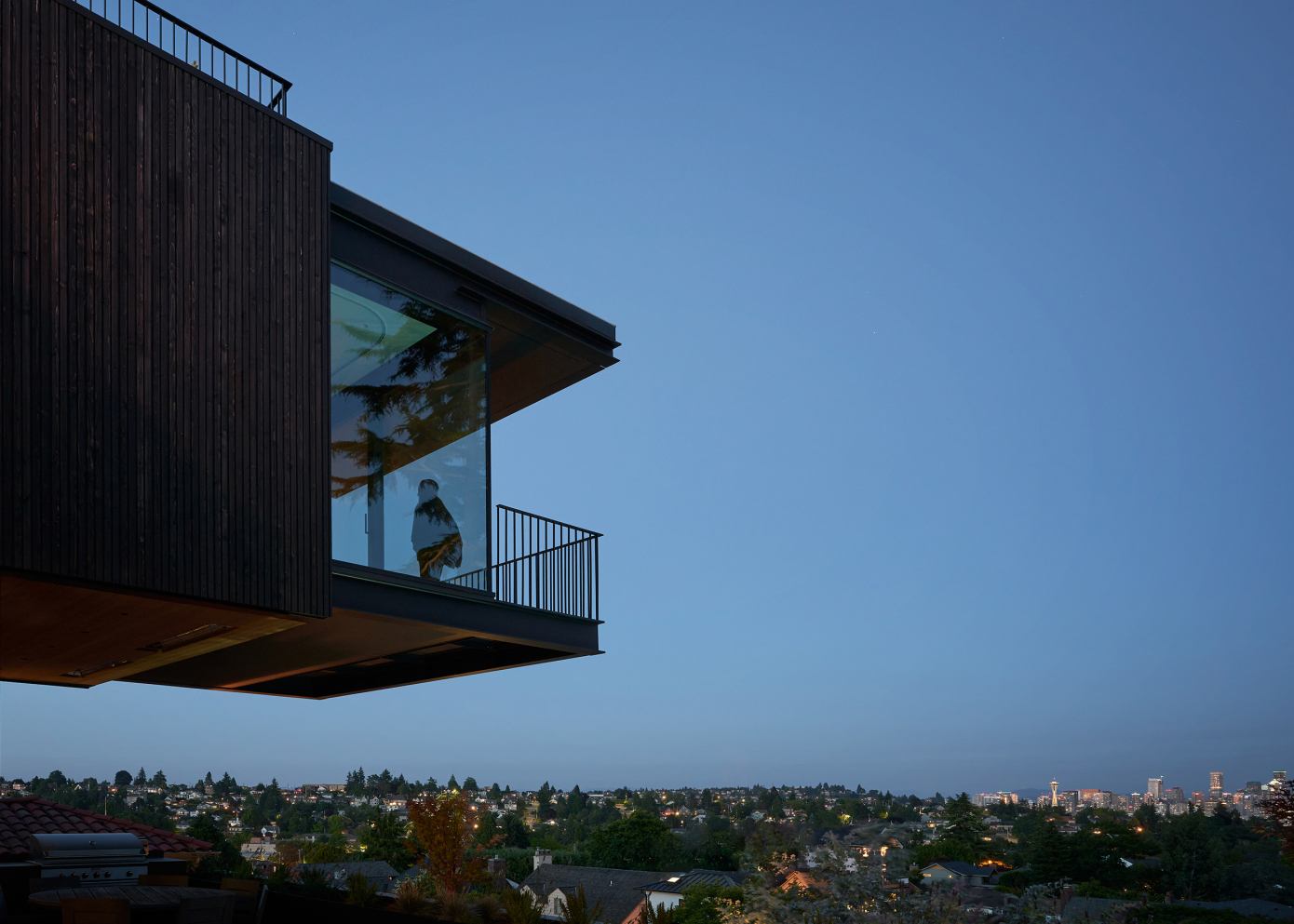 A Spectacular Cedar-Clad Home with Unparalleled Views in Seattle, Washington by GO’C (28)