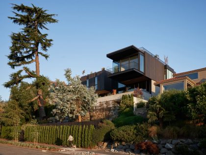 A Spectacular Cedar-Clad Home with Unparalleled Views in Seattle, Washington by GO’C (29)