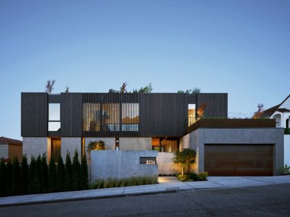 A Spectacular Cedar-Clad Home with Unparalleled Views in Seattle, Washington by GO’C (31)