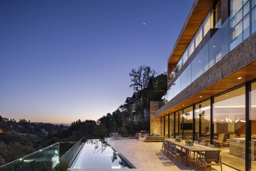 A Striking Contemporary Home Nestled in the Hills of Los Angeles, California by Shubindonaldson Architects (36)