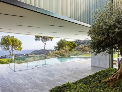 A Striking Contemporary Home Overlooks a Natural Cove in Begur, Spain by Sala Ferusic Architects (17)