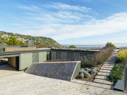 A Striking Contemporary Home Overlooks a Natural Cove in Begur, Spain by Sala Ferusic Architects (21)