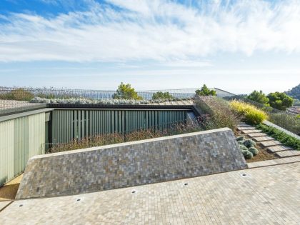 A Striking Contemporary Home Overlooks a Natural Cove in Begur, Spain by Sala Ferusic Architects (22)