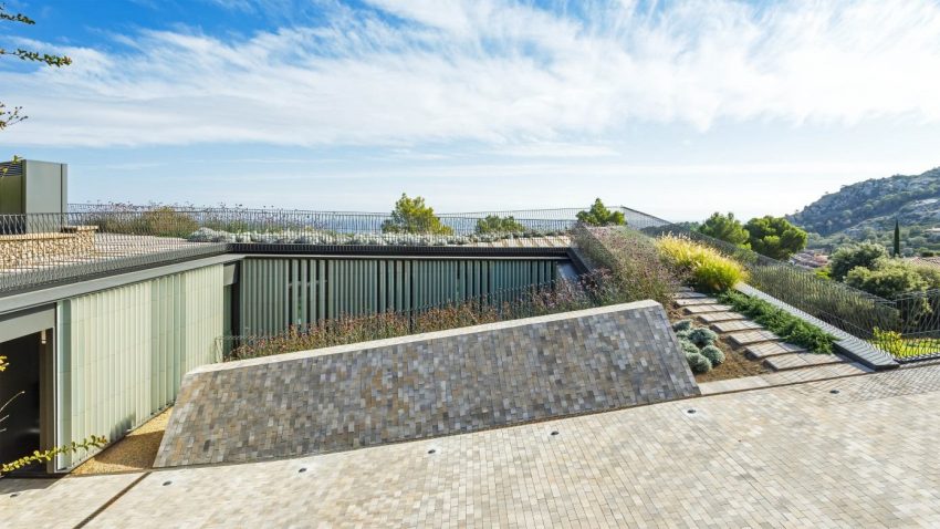 A Striking Contemporary Home Overlooks a Natural Cove in Begur, Spain by Sala Ferusic Architects (22)